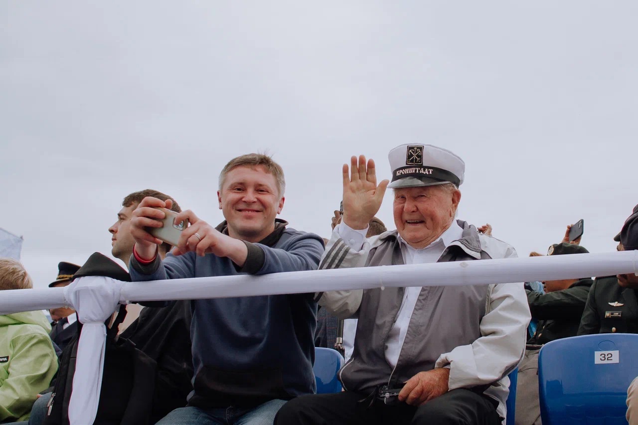 Волонтёры Победы сопроводили Главный военно-морской парад в Санкт-Петербурге и Кронштадте